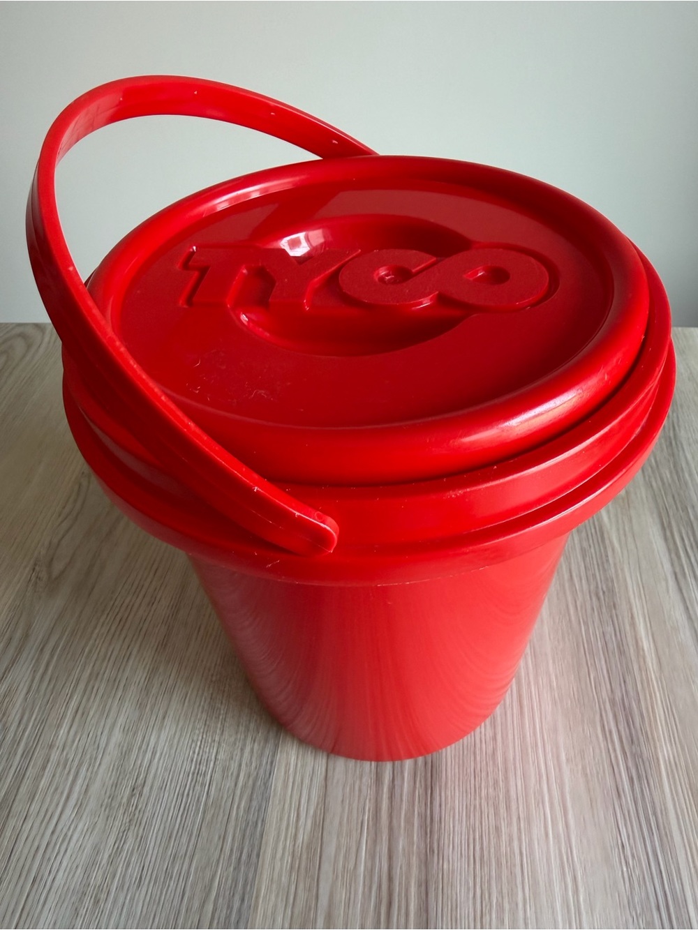 Vintage TYCO Empty Bucket Pail Red Plastic Storage  Container & Lid (No Blocks)
